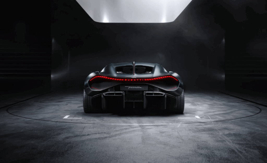 Bugatti Tourbillon 1800 cavalli vista posteriore