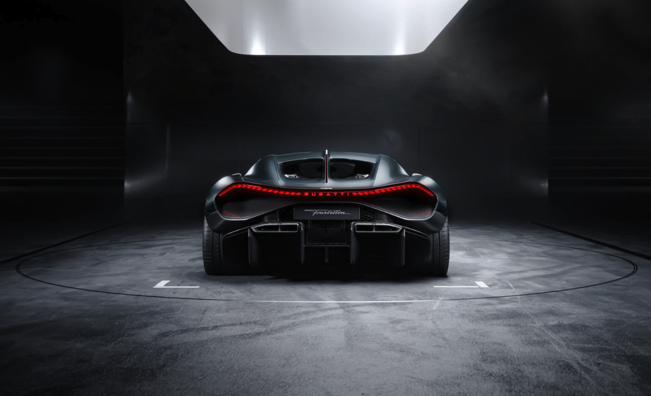 Bugatti Tourbillon 1800 cavalli vista posteriore