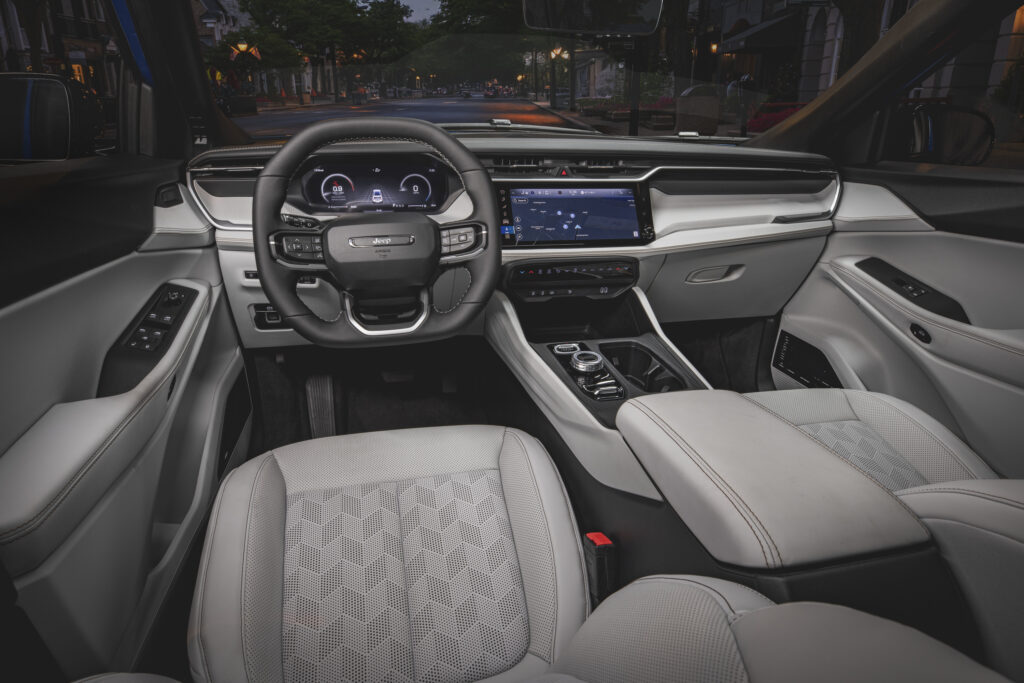 jeep cherokee 2026 interni