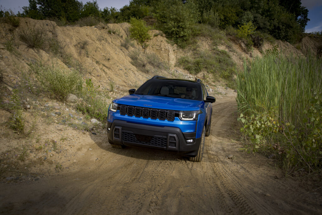 jeep cherokee 2026 vista frontale